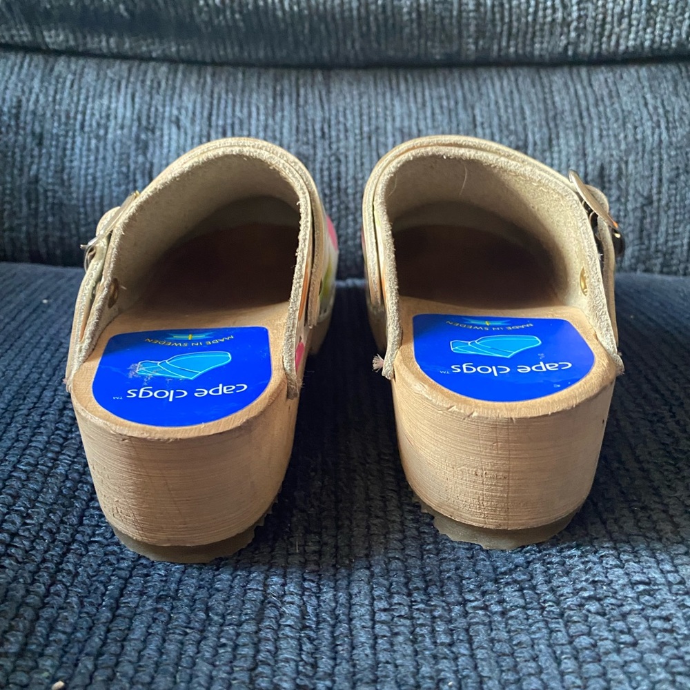 Kid’s Clogs - Picture 4 of 6